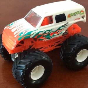Hot Wheels Monster Jam Truck THE ERADICATOR CERINI 🔥⚙️🔥